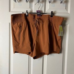43. All in motion 2x women’s shorts chestnut color